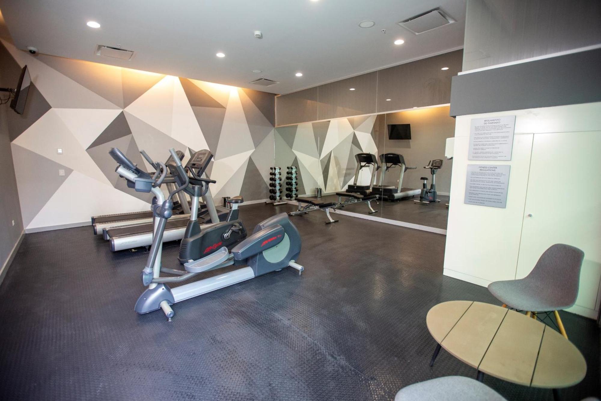 Metria Hotel 레온 외부 사진 The gym at the hotel