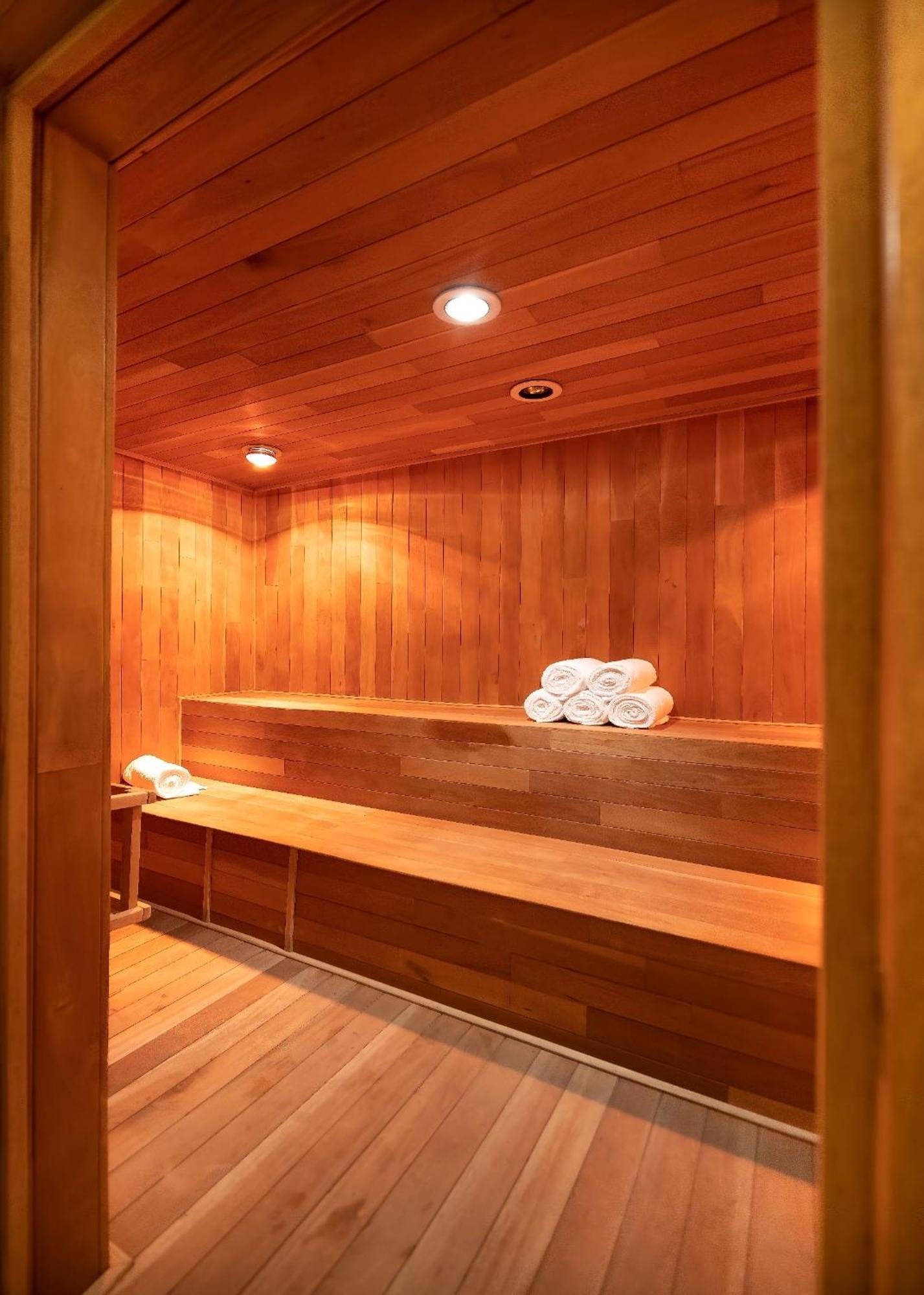Metria Hotel 레온 외부 사진 A modern Finnish sauna